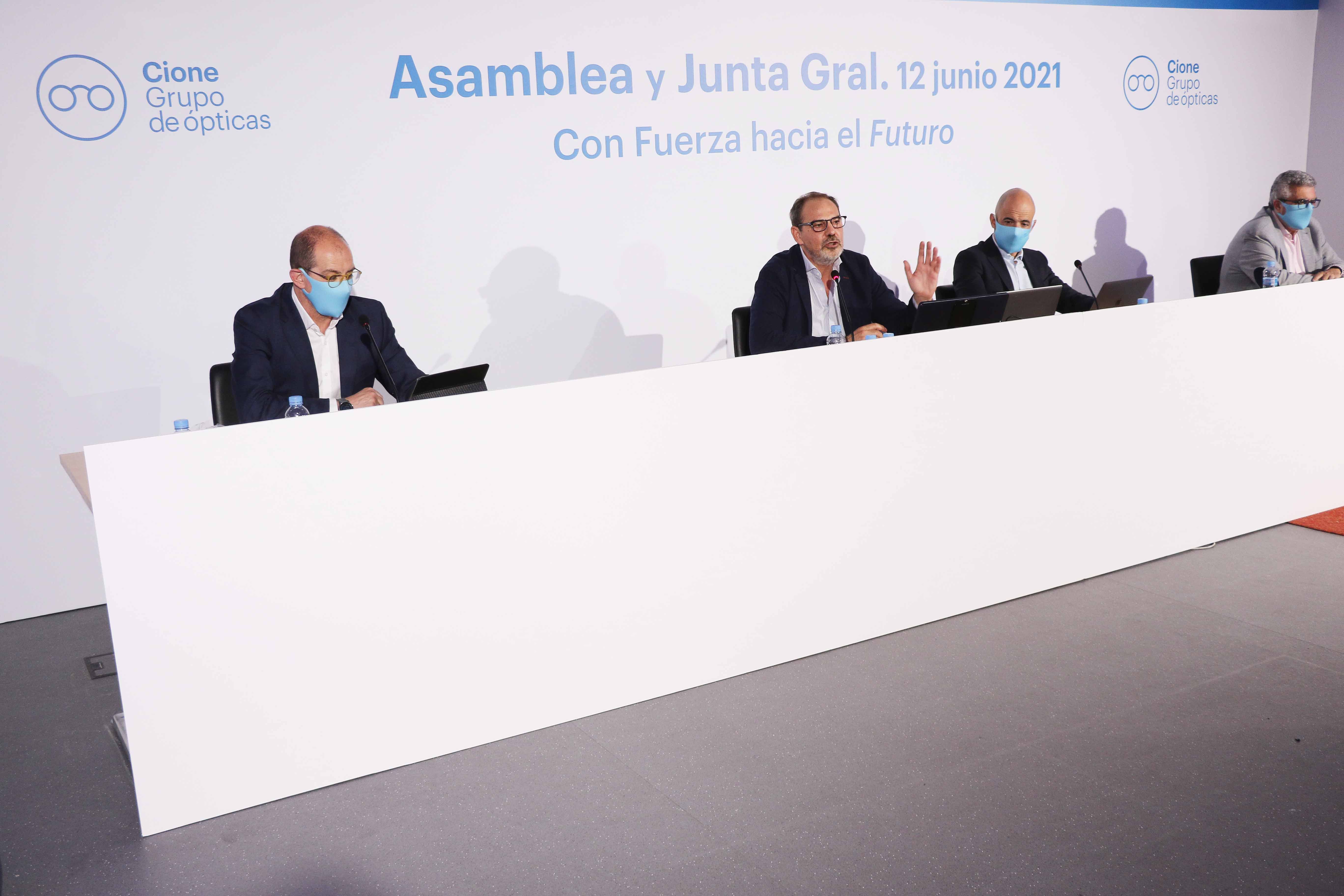 Cione, con fuerza hacia el futuro