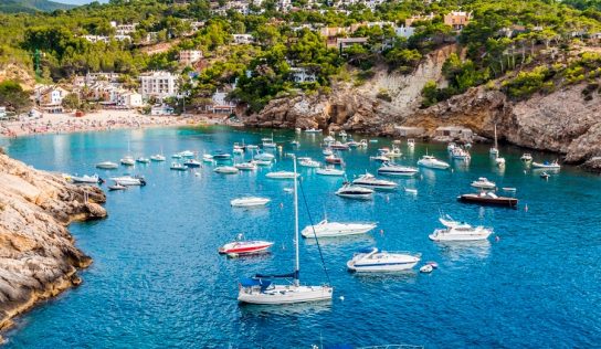 ¿Quieres conocer las mejores playas y calas de Ibiza?