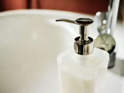 Para evitar el contagio en baños públicos es fundamental utilizar productos de limpieza adecuados y de calidad, afirma Limpieza Pulido
