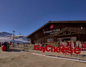 118 Studio diseña el restaurante «Chalet Suizo by Quesos de Suiza» en la estación de esquí de Sierra Nevada
