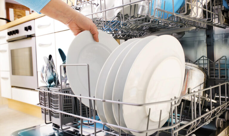 ¿Cómo evitar averías y alargar la vida de un lavavajillas?