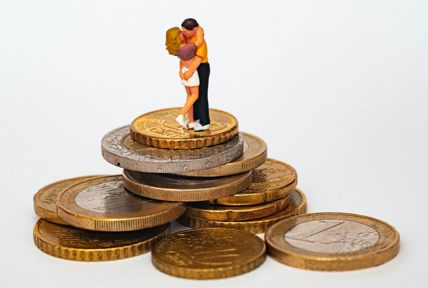 Una encuesta de Seeking.com confirma que la salud financiera es importante en el amor
