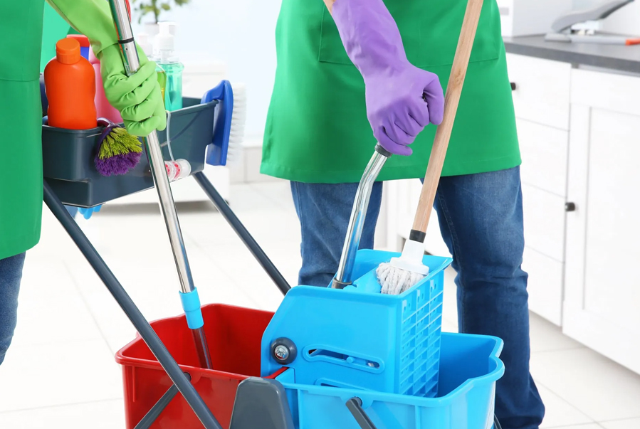 Equipos y herramientas de limpieza para apartamentos turisticos