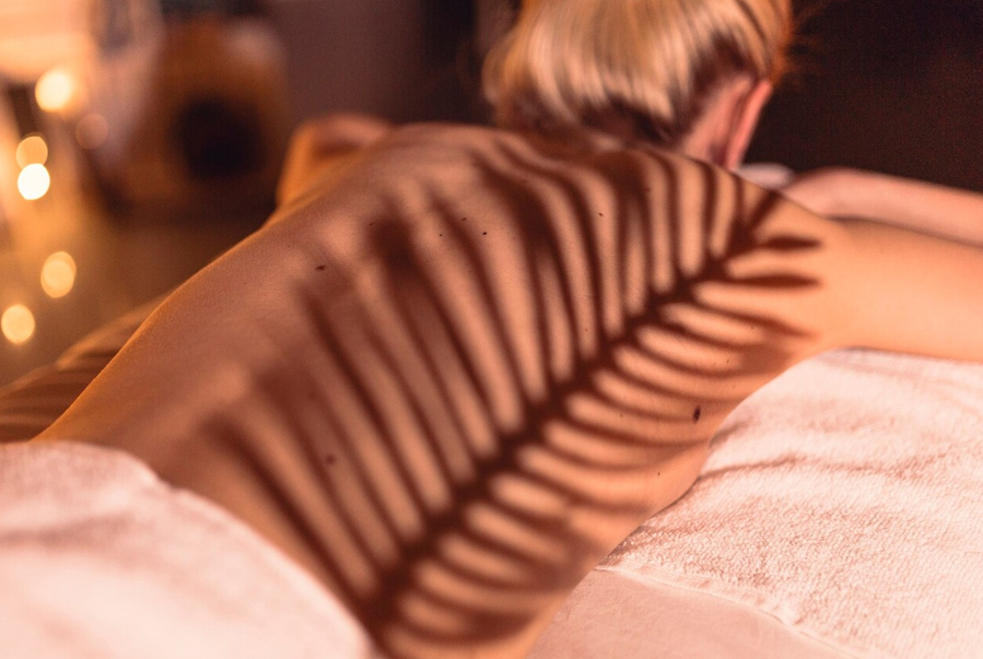 Cómo el masaje integra los elementos naturales para restaurar el equilibrio Cómo el masaje integra los elementos naturales para restaurar el equilibrio